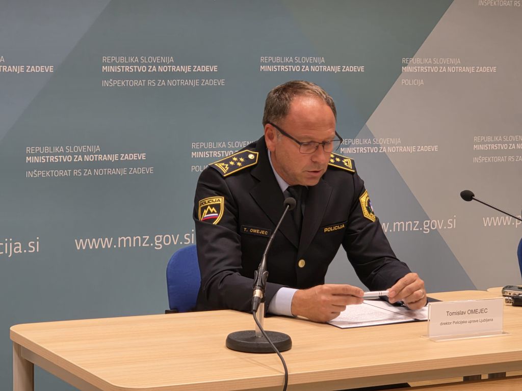 Tomislav Omejec med izjavo na novinarski konferenci