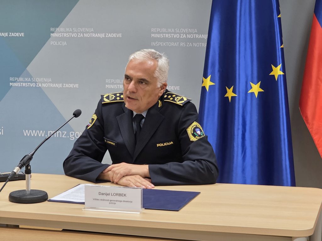 Danijel Lorbek med izjavo na novinarski konferenci
