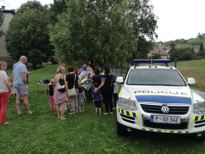 Policija na obisku vrtec1-a