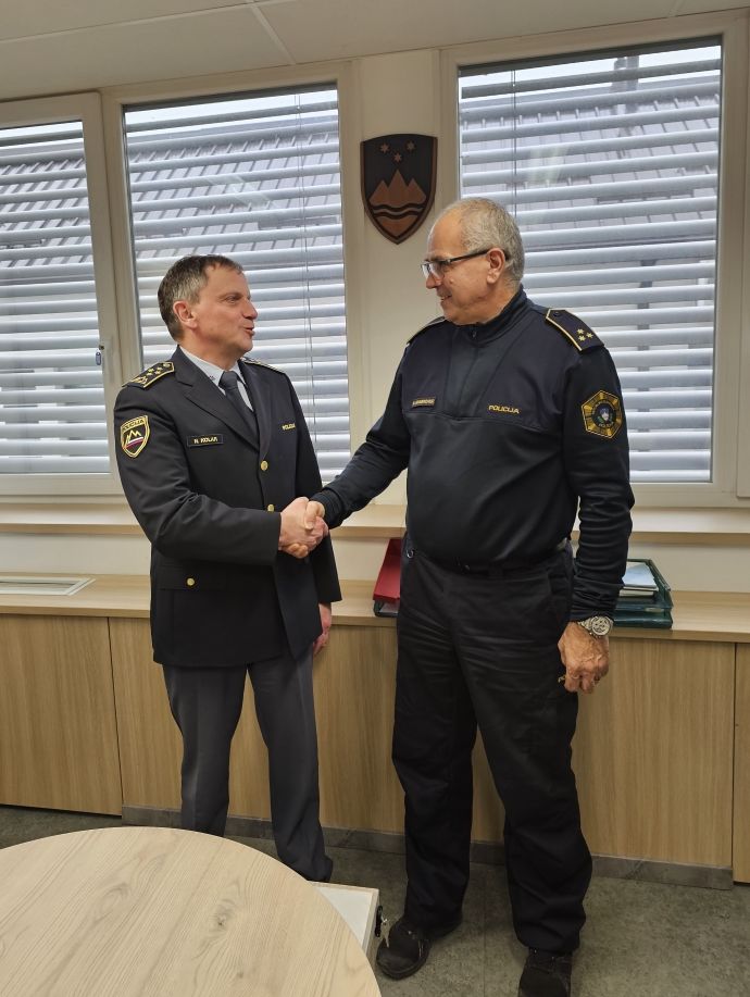 Kolar in Grabrovec se rokujeta