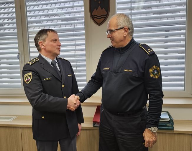 Kolar in Grabrovec se rokujeta