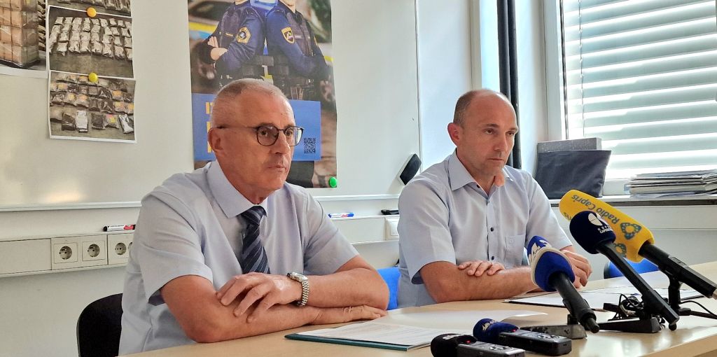 slika z novinarske konference - Nedjan Jerman in Dejan Grandič