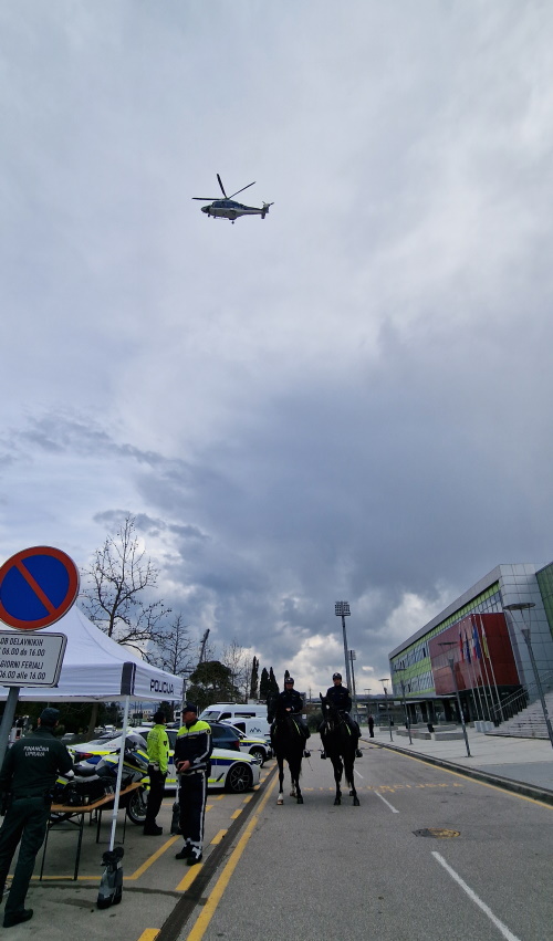 Helikopter med preletom razstavišča