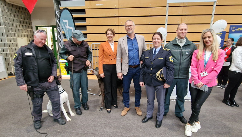 Skupinska slika visokih gostov