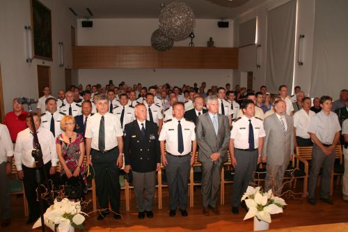slika udeležencev na slovesnosti ob dnevu policije, Škofja Loka, 2012