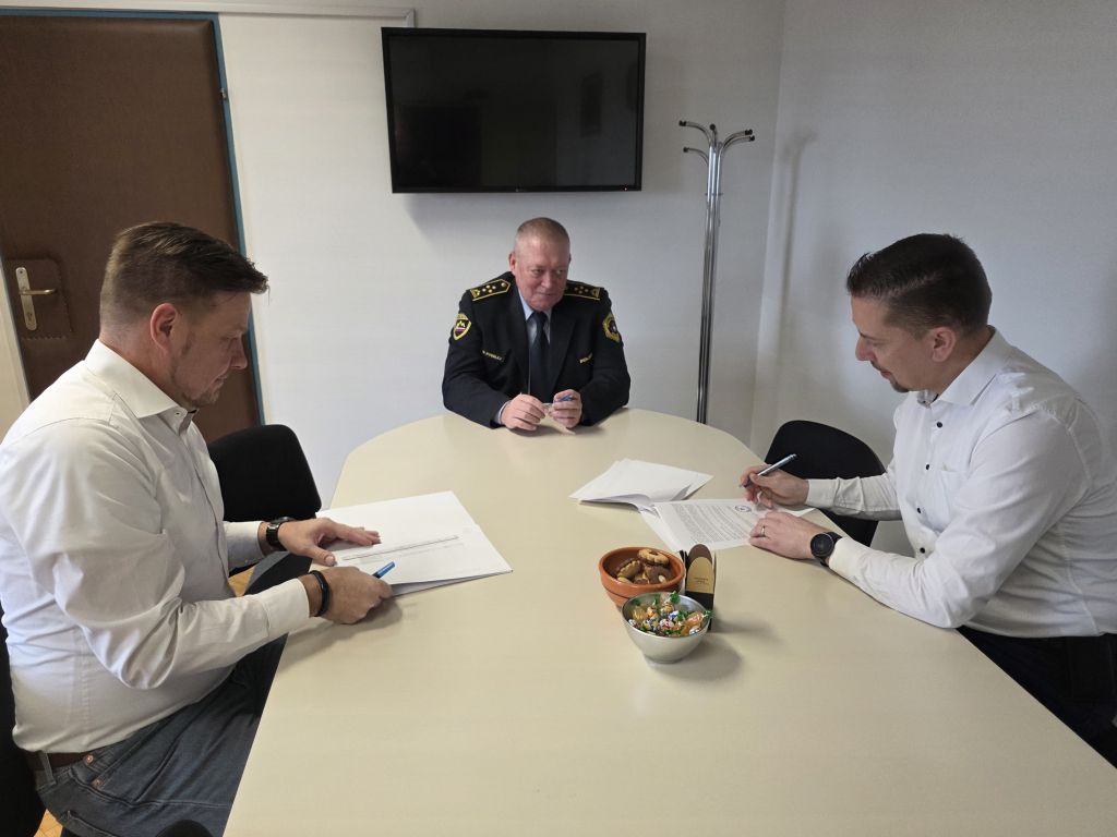 Z leve: Primož Donoša, Uroš Povalej, Dušan Žnidaršič