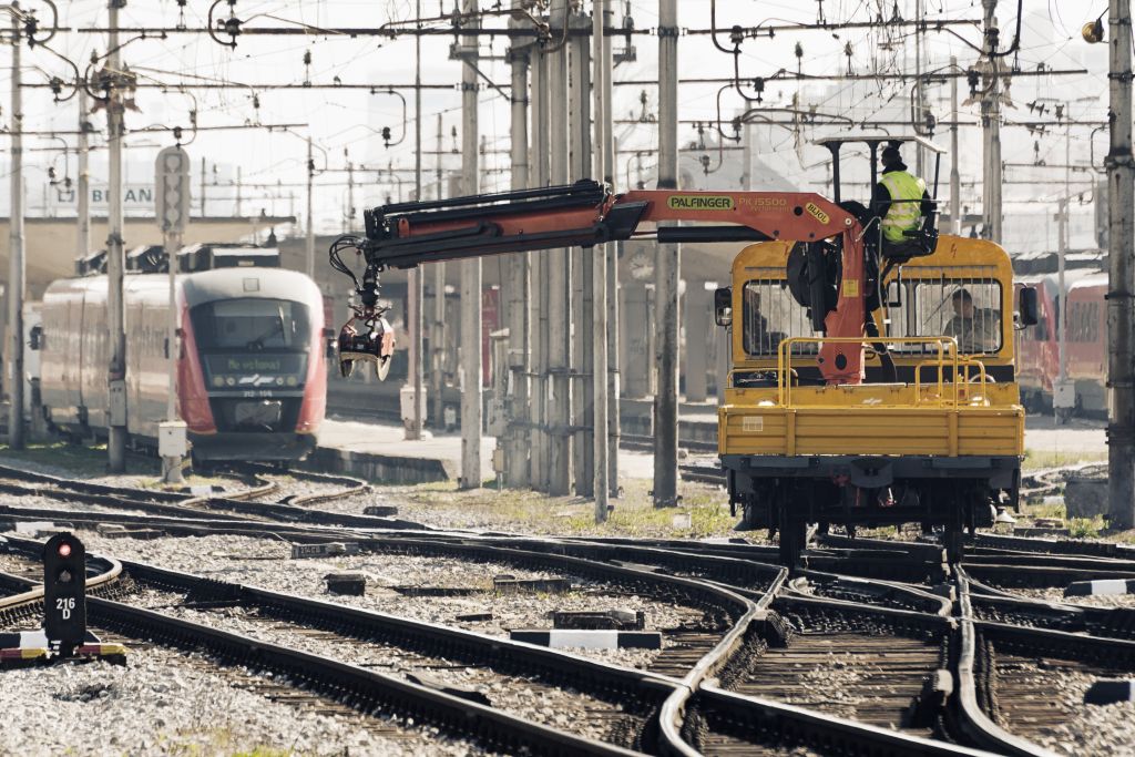 Vzdrževalna dela na železniški progi