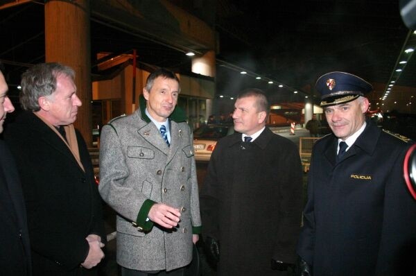 071221-Schengen_Sentilj03