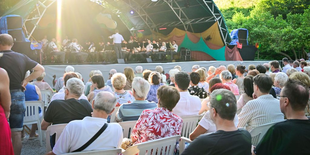 2024 06 28 fl2024 orkester mestni park mb MP78039 foto pigac si