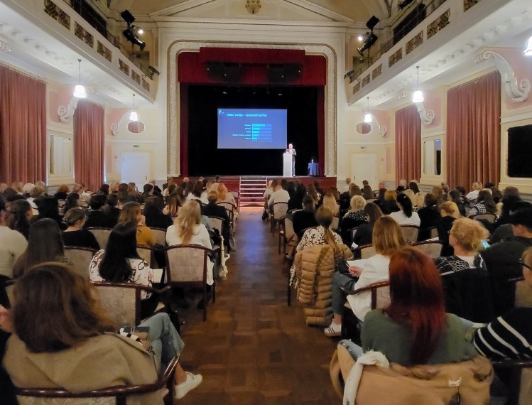 Polna dvorana udeležencev