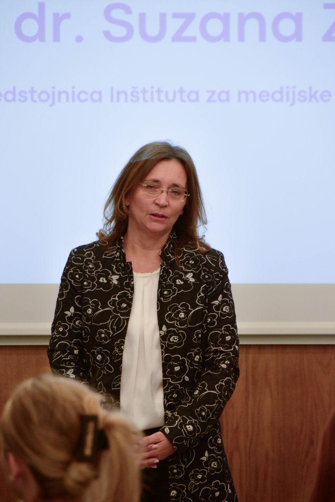 Predstojnica inštituta za Medijske komunikacije Suzana Žilič Fišer med nagovorom
