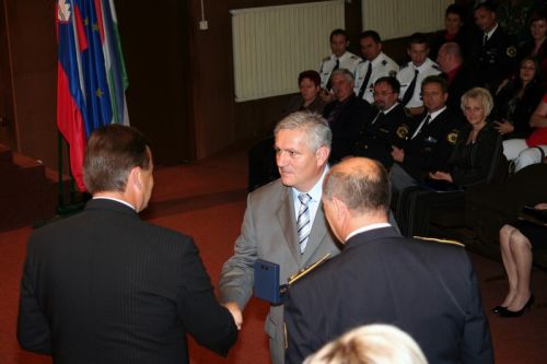 slika s podelitve priznanj na slovesnosti ob dnevu policije, 2009