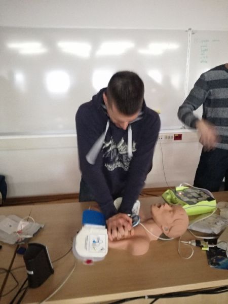 Defibrilator