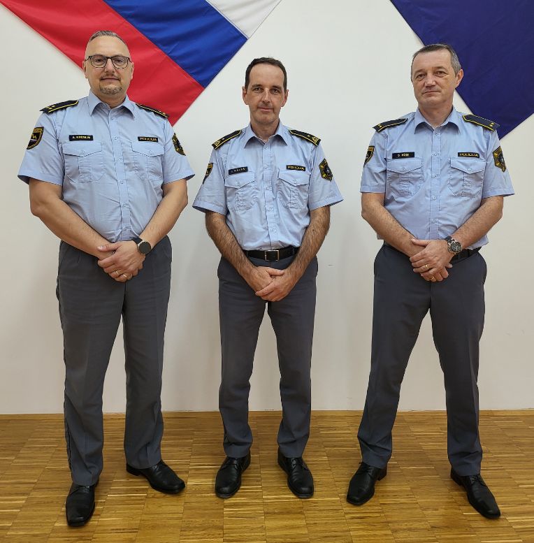Z leve: Anton Kreslin, novi načelnik PP Lendava, mag. Igor Kavaš, vodja Službe direktorja, in Srečko Kosi, pomočnik načelnika