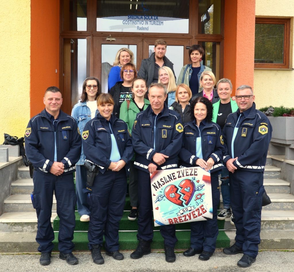 Skupinska slika - v projektu sodelujoči policisti in predstavniki CSD