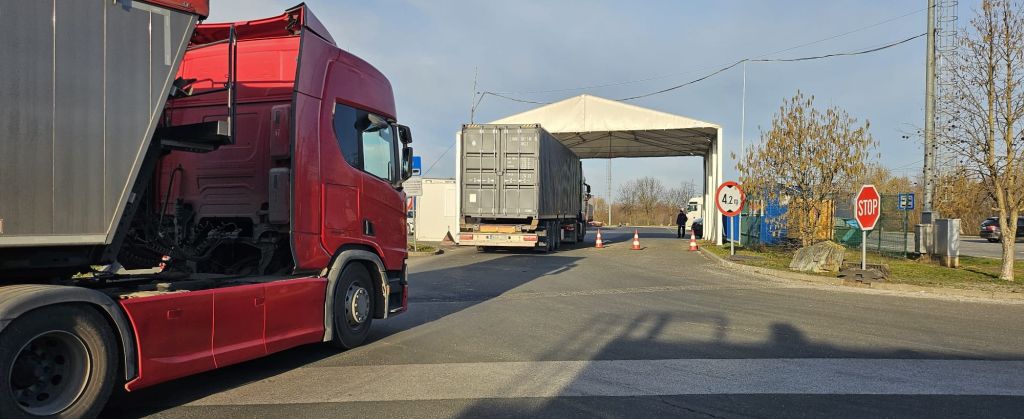 Pince border crossing