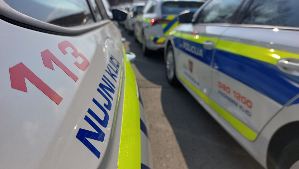 Številka 113 na policijskem vozilu