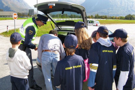 081014-Otrok_Policist06