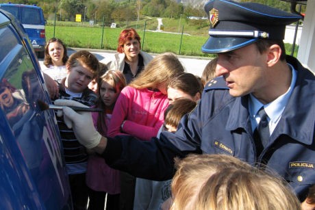 081014-Otrok_Policist07