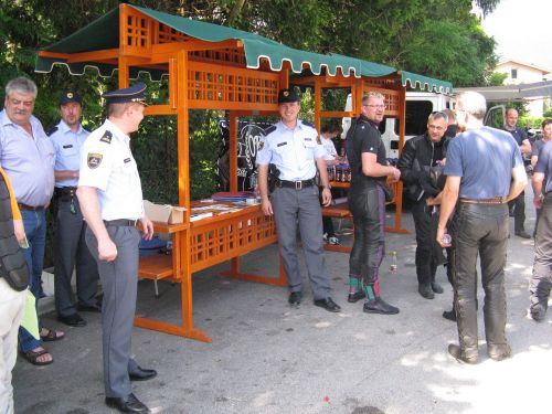 policistiPUNGinmotoristi