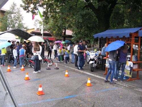 slika s preventivnih aktivnosti ob občinskem krajevnem prazniku - prometna varnost, Šempeter, 2010