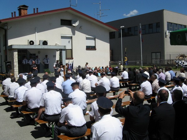 slika udeležencev slovesnosti ob dnevu policije, Nova Gorica, 2011
