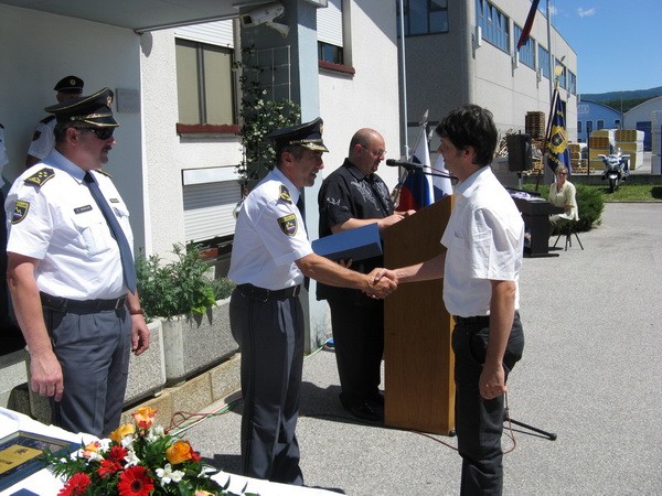 slika s podelitve priznanj na slovesnosti ob dnevu policije, Nova Gorica, 2011