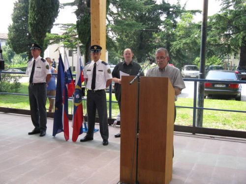slika podžupana občine med govorom na slovesnosti, Solkan, 2012