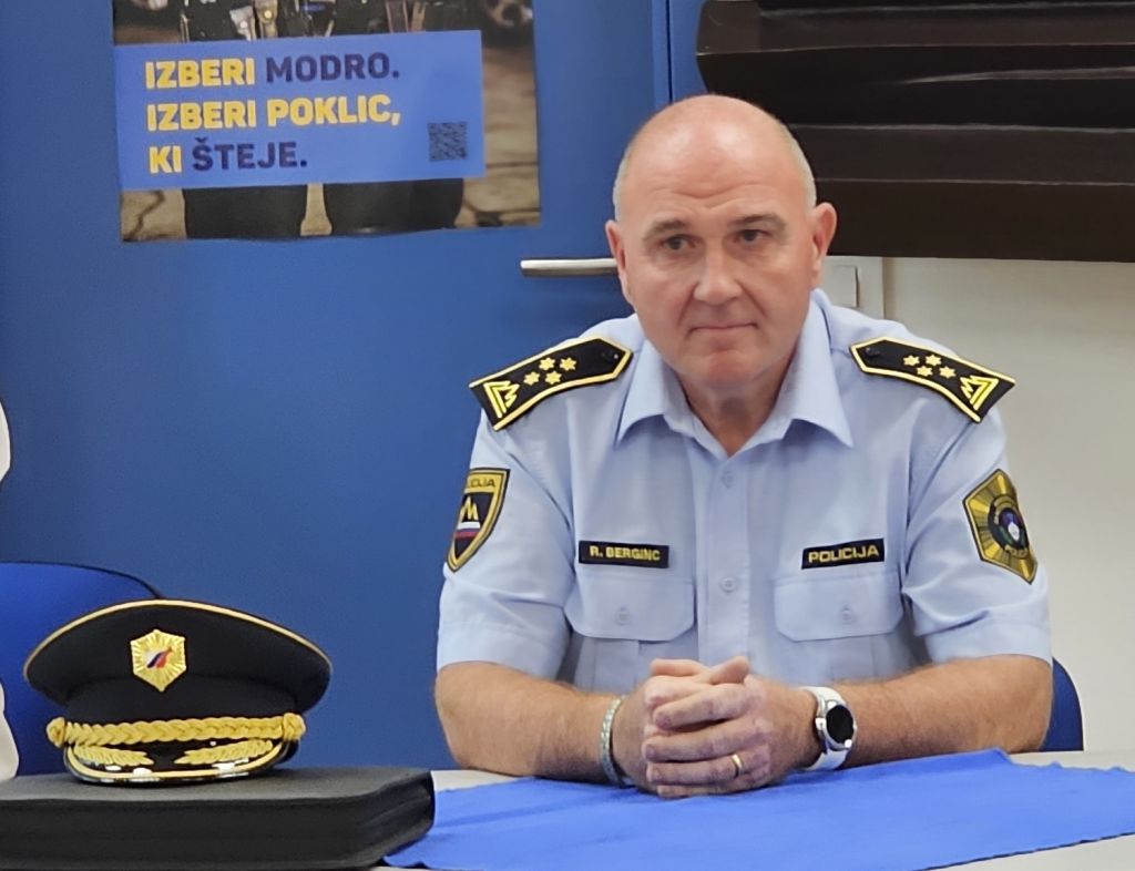 Robert Berginc, sedi za mizo