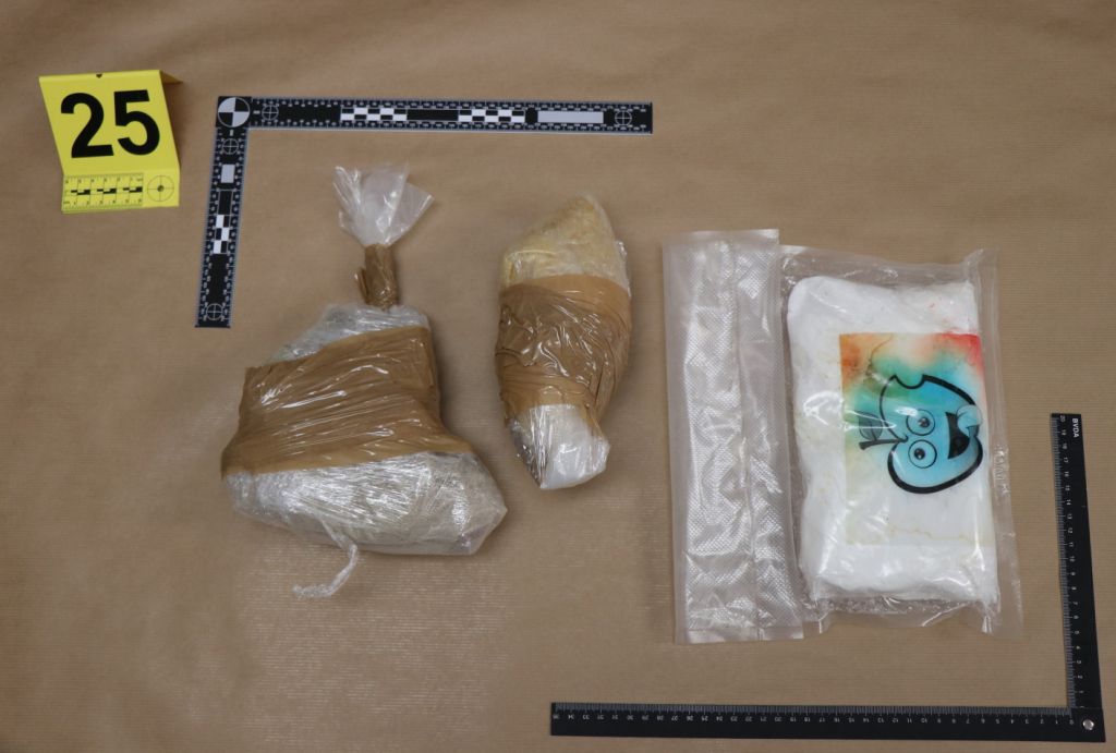 Nekaj zavitkov prepovedane droge