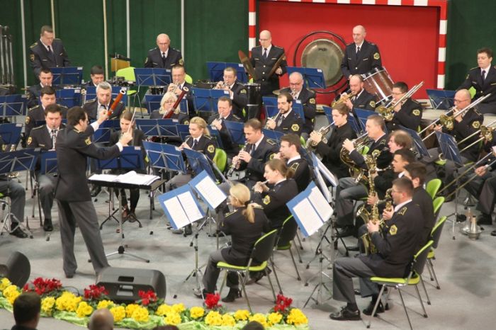 slika z nastopa Policijskega orkestra na dobrodelnem koncertu