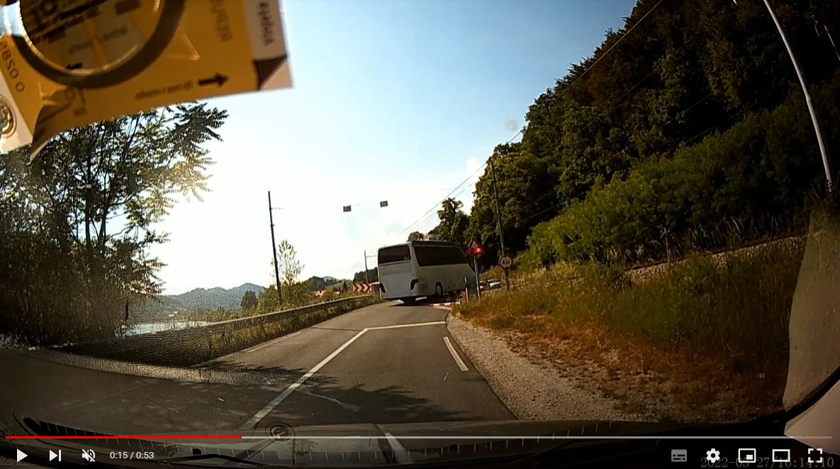 Nevarna voznja avtobusa video1
