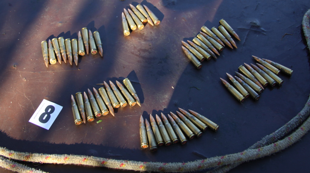 Več kosov zaseženega streliva