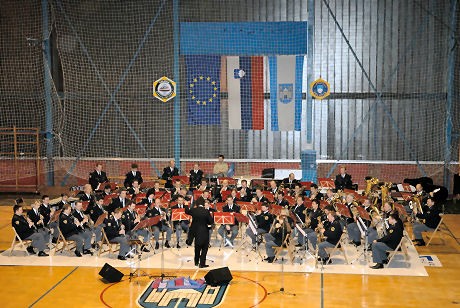 slika s slavnostnega koncerta orkestra v Slovenj Gradcu, 2006, Policijski orkester z dirigentom