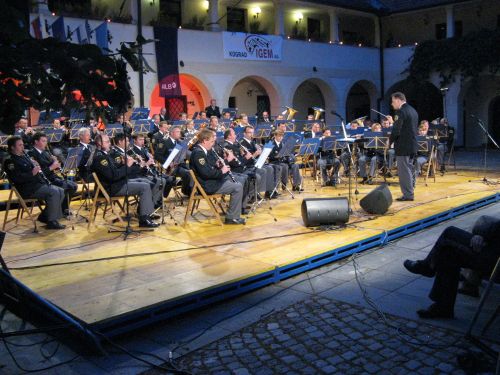 slika s koncerta Policijskega orkestra na slovesnosti, Slovenj Gradec, 2009